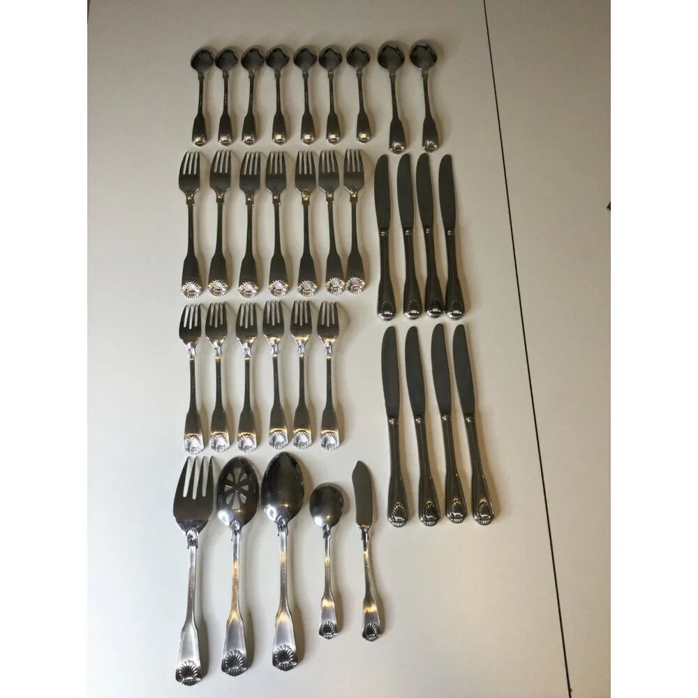 Towle 18/8 Stainless Flatware Forks Spoons Knives Serving 35 pieces Shell